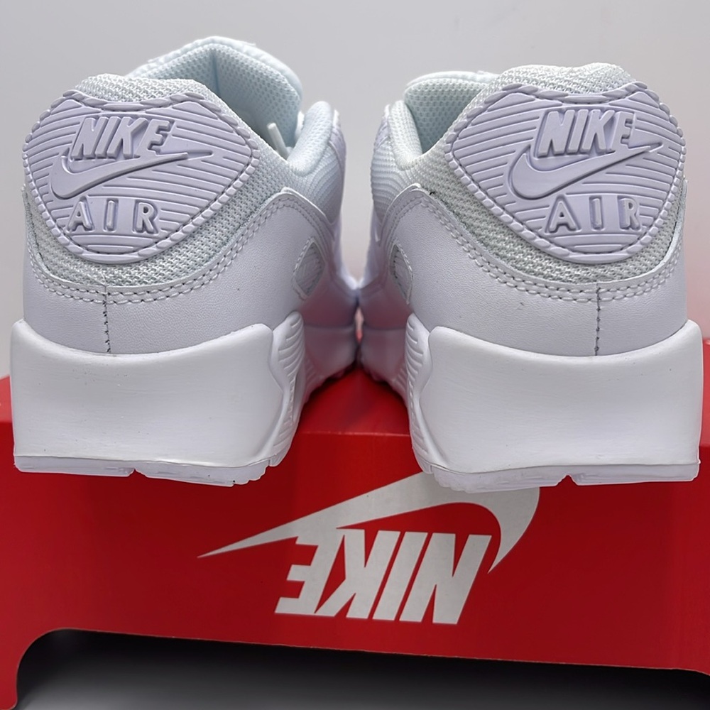 Nike WMNS 2020 Air Max 90 'Triple White'
Sneakers - Picture 14 of 16